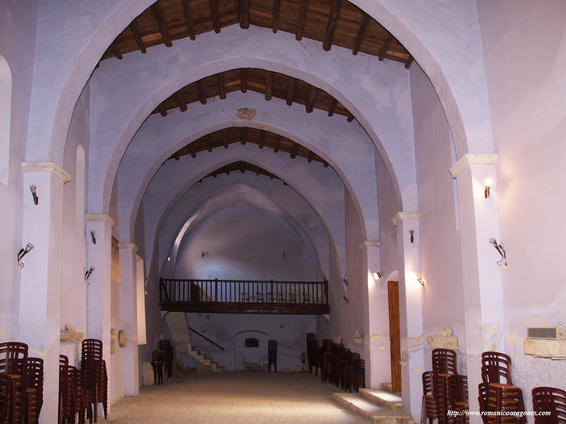 MESA DE ALTAR Y VENTANALES